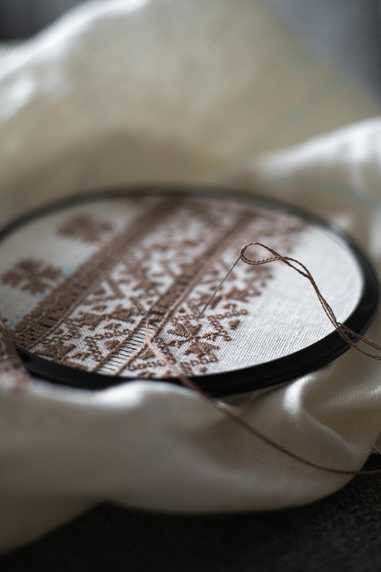 monogramă fine pe in